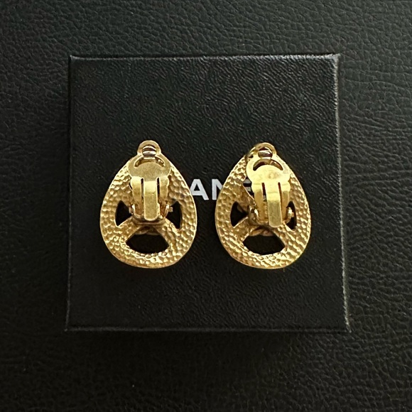Chanel CC VINTAGE Gold Plated logo teardrop earrings Spring 1996 - Picture 2 of 5